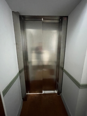 Aufzug & Balkon in 3-Zimmer-Wohnung in Berlin-Pestalozzistraße - Aufzug (6919)