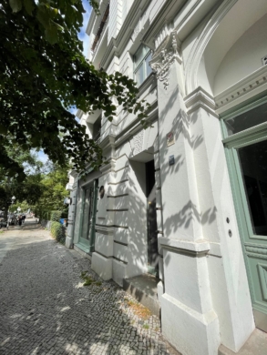 Aufzug & Balkon in 3-Zimmer-Wohnung in Berlin-Pestalozzistraße - Hausansicht (6917)