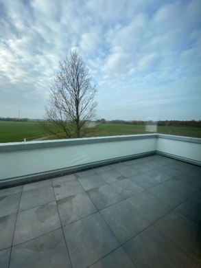 Moderne Penthouse-Wohnung mit großer Dachterrasse in Seelze - Blick von Terrasse (4919)