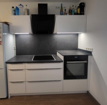 Moderne Penthouse-Wohnung mit großer Dachterrasse in Seelze - Moderne Küche mit Geräten (4905)