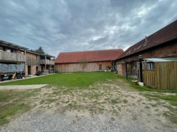 4-Seitenhof in Britz – ruhige Lage, vielseitig nutzbar - Großzügiges Wohngrundstück (4331)