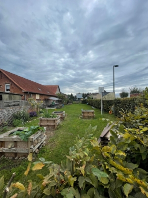 4-Seitenhof in Britz – ruhige Lage, vielseitig nutzbar - Weitläufiges Grundstück (4328)