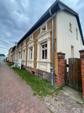 4-Seitenhof in Britz – ruhige Lage, vielseitig nutzbar - Historisches Gebäude in Britz (4325)