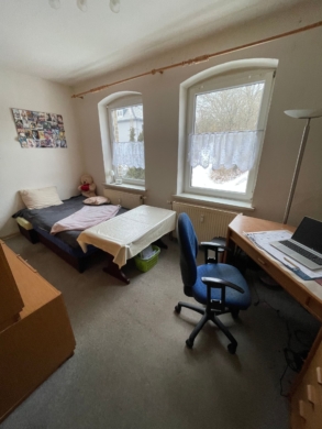 Spechthausen 28 l Renovierte 3-Zimmer Wohnung mit Gartenanteil, Keller und Stellplatz - Helles Schlafzimmer mit Bett (6268)