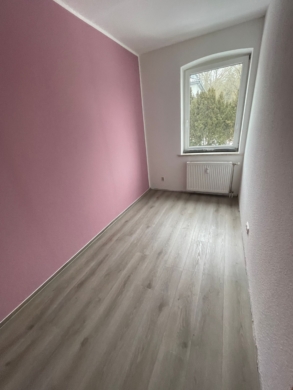 Spechthausen 28 l Renovierte 3-Zimmer Wohnung mit Gartenanteil, Keller und Stellplatz - Schmales Zimmer mit Fenster (6264)
