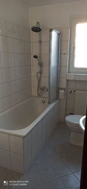 Helle 3-Zimmer-Wohnung in Seelze – Verfügbar ab Dezember 2025 - Helles Badezimmer mit Wanne (4608)