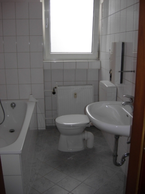 Helle 3-Zimmer-Wohnung in Seelze – Verfügbar ab Dezember 2025 - Helles Badezimmer (4607)