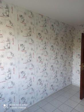 Helle 3-Zimmer-Wohnung in Seelze – Verfügbar ab Dezember 2025 - Küche mit Kaffee-Tapete (4612)