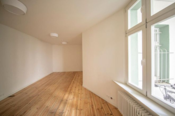 Kleine Gewerbeeinheit direkt neben dem Karl-August-Platz - Leerer Raum mit Holzboden (4423)