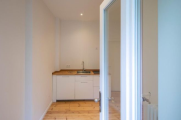 Kleine Gewerbeeinheit direkt neben dem Karl-August-Platz - Helle Küchenansicht (4427)