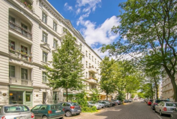 Kleine Gewerbeeinheit direkt neben dem Karl-August-Platz - Helles Wohnviertel im Sommer (4429)