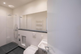 Modernes Badezimmer - Kleine Gewerbeeinheit direkt neben dem Karl-August-Platz