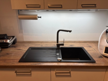 Helle 3-Zimmer-Wohnung mit Balkon in Dedensen - Moderne Küchenspüle (5711)