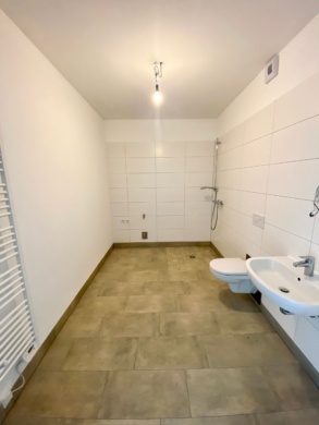 Helle 3-Zimmer-Wohnung mit Balkon in Dedensen - Badezimmer (5715)