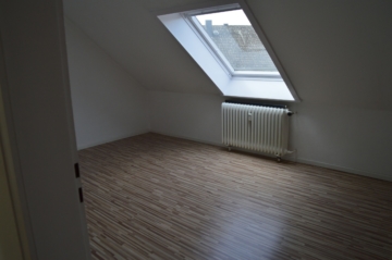 Dachgeschoss mit Balkon und 3 Zimmern in Dedensen - Kinderzimmer (6196)