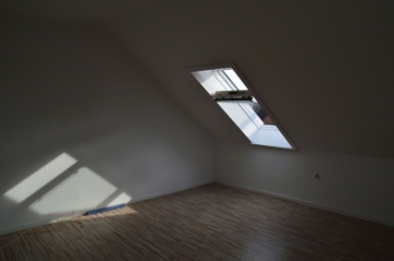 Dachgeschoss mit Balkon und 3 Zimmern in Dedensen - Schlafzimmer (6198)