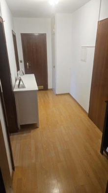 Helle 2-Zimmer-Wohnung in Dedensen – Verfügbar ab Juni 2026 - Langer Flur mit Holzboden (5672)