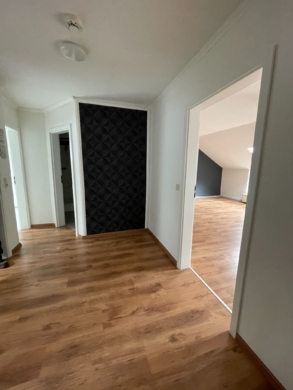 Voll vermietetes Mehrfamilienhaus mit 4 Wohneinheiten & Entwicklungspotenzial bei Eberswalde - Wohnflur (6791)