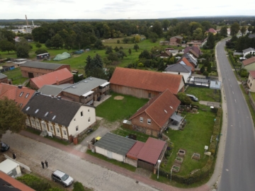 Voll vermietetes Mehrfamilienhaus mit 4 Wohneinheiten & Entwicklungspotenzial bei Eberswalde - Vier-Seiten-Hof (6780)