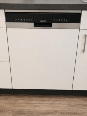 Penthouse mit 3 Zimmern und Dachterrasse in Seelze - Moderne Einbauküche (6436)