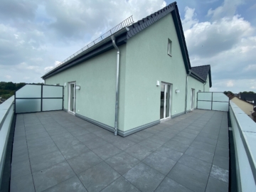 Penthouse mit 3 Zimmern und Dachterrasse in Seelze - Dachterrasse mit Ausblick (6432)