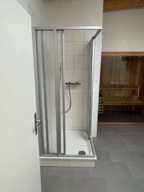 Dreifamilienhaus mit Sauna & Garten – ideal für Mehrgenerationenwohnen - Dusche (6816)