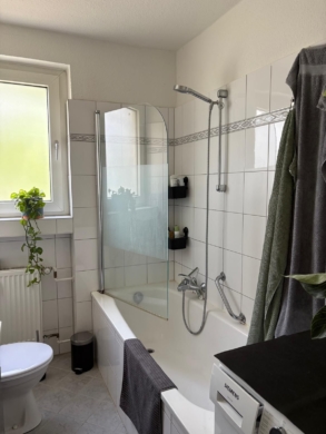 Helle 3-Zimmer-Wohnung mit Balkon in Dedensen - Modernes Badezimmer 1 (6134)