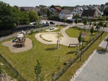 Helles Penthouse mit Terrasse, An der Pferdekoppel – ID: 063 - Spielplatz im Wohngebiet (5529)