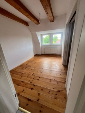 Helle Dachgeschosswohnung in Potsdam mit Garten - Zimmer mit Holzboden (5256)