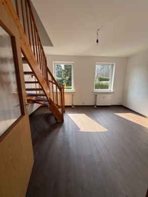 Vermietete Bestandswohnungen im Grünen – Kapitalanlage in Spechthausen - Helles Wohnzimmer mit Treppe (4182)