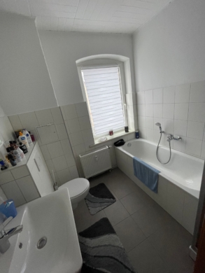 Spechthausen 30 l Teilrenovierte 2-Zimmer Wohnung mit Gartenanteil, Keller und Stellplatz - Modernes Badezimmer (6287)
