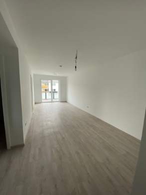 Helle 2-Zimmer-Wohnung im Erdgeschoss mit Terrasse in Seelze OT Dedensen - Wohnzimmer. (6847)
