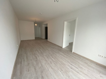 Helle 2-Zimmer-Wohnung im Erdgeschoss mit Terrasse in Seelze OT Dedensen - Geräumiges Wohnzimmer (6846)