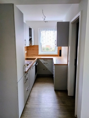 Helle 2-Zimmer-Wohnung im Erdgeschoss mit Terrasse in Seelze OT Dedensen - Moderne Küchennische (6839)