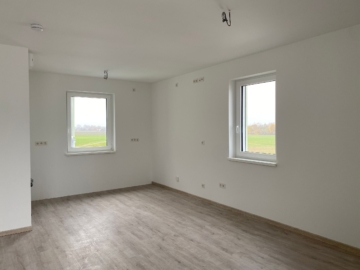 Lichtdurchflutetes Penthouse mit großer Dachterrasse in Dedensen - Helles leeres Zimmer (5275)