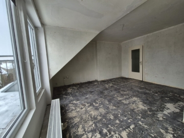 Charmante Dachgeschosswohnung in Seelze mit Balkon - Wohnzimmer 2 (5096)