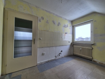 Charmante Dachgeschosswohnung in Seelze mit Balkon - Küche 2 (5086)