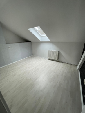 Bestandsinvestment in Britz | 9 vermietete Wohneinheiten mit Entwicklungsperspektive - Helles Dachgeschosszimmer (6305)
