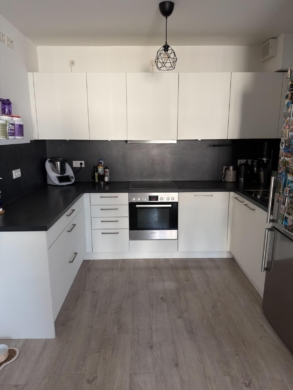 Helle 3-Zimmer-Wohnung mit Balkon in Dedensen - Moderne Küche mit Geräten (5740)