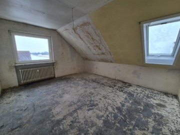 Charmante Dachgeschosswohnung in Seelze zu vermieten - Schlafzimmer 3 (5070)