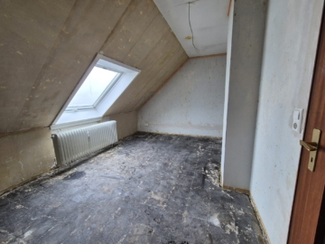 Charmante Dachgeschosswohnung in Seelze zu vermieten - Kinderzimmer 2 (5061)