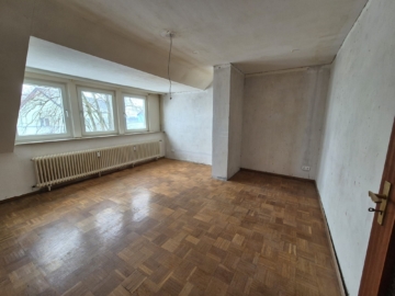 Charmante Dachgeschosswohnung in Seelze zu vermieten - Wohnzimmer 2 (5066)